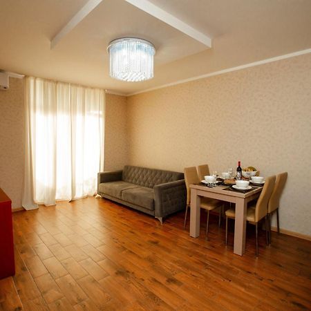 Aparthotel Holiday Lux Batumi Esterno foto