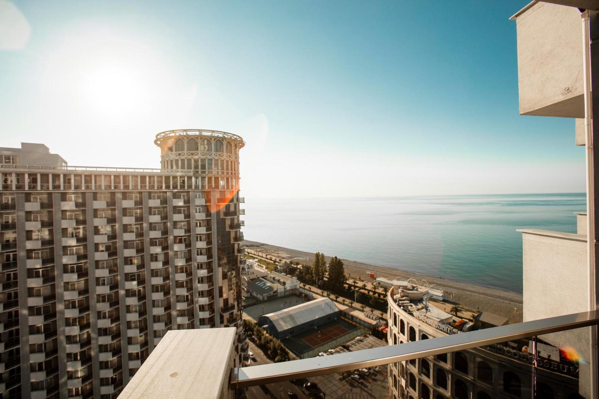 Aparthotel Holiday Lux Batumi Esterno foto