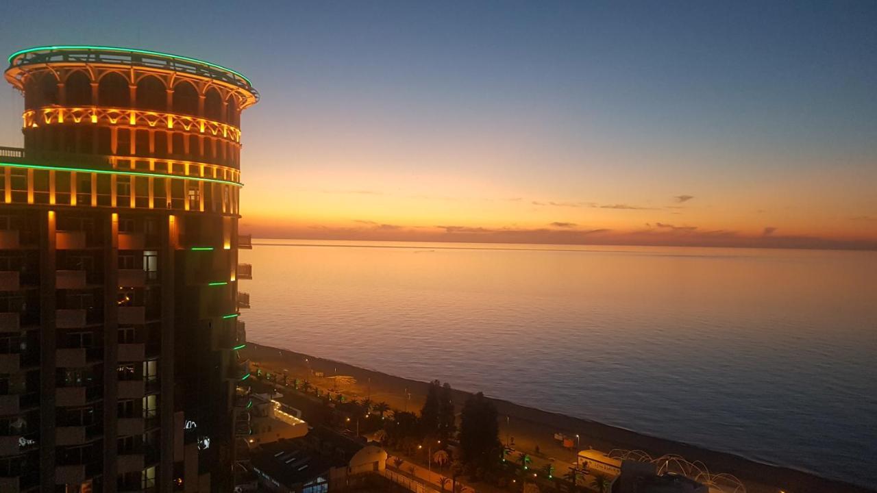 Aparthotel Holiday Lux Batumi Esterno foto